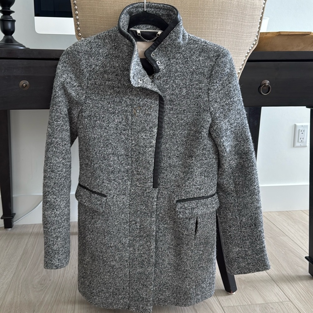 Banana Republic size 0 stadium style pea coat - black and white